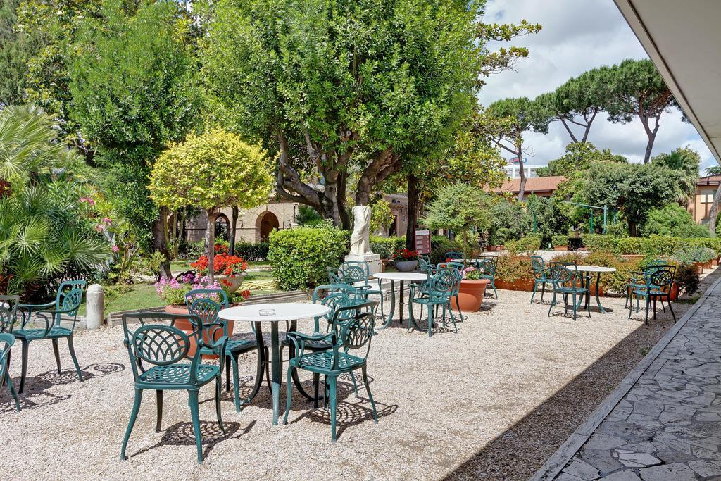 Hotell The Church Village 3*