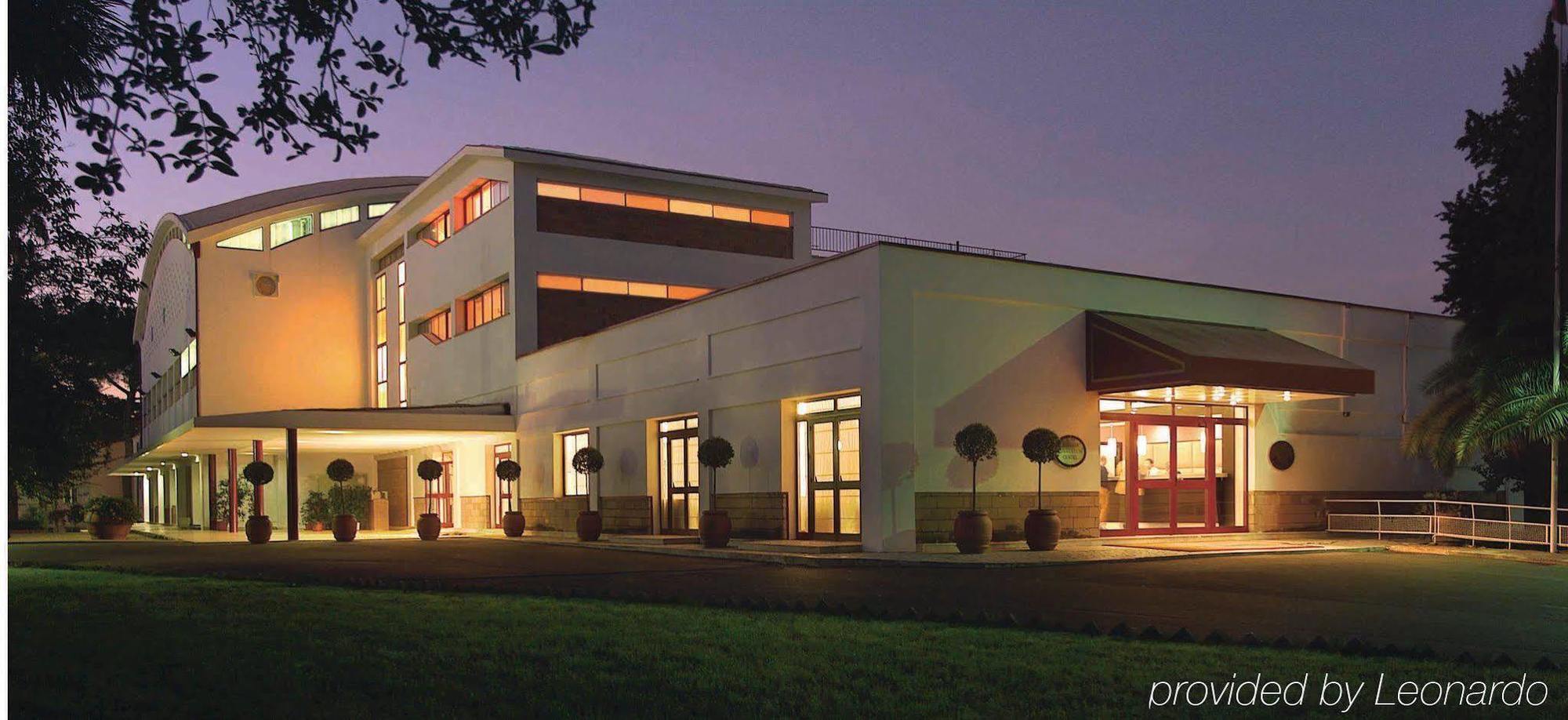 Hotell The Church Village 3*