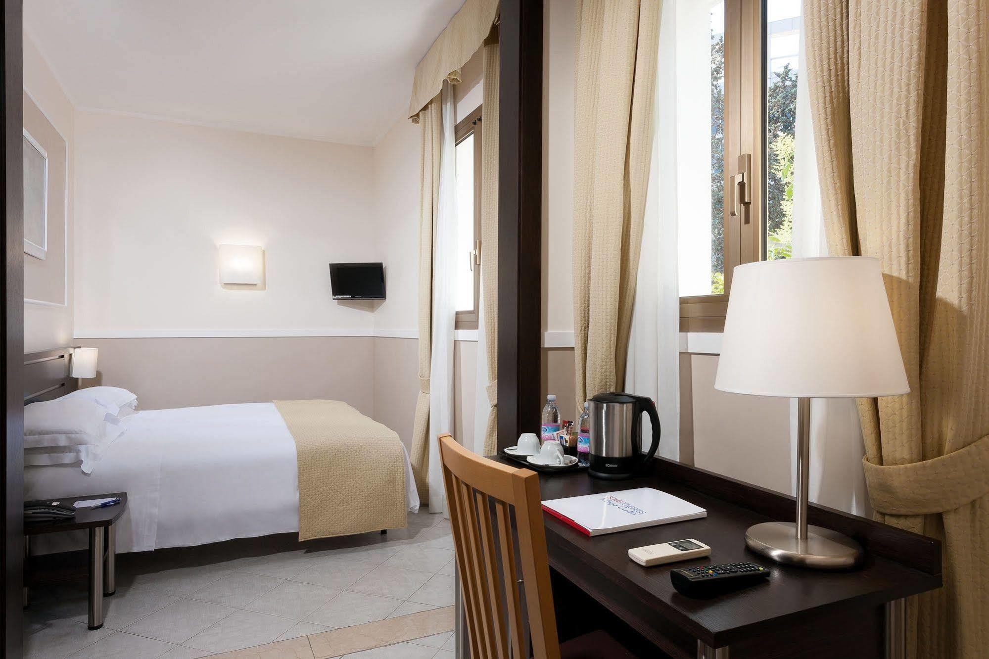 Hotell The Church Village 3*