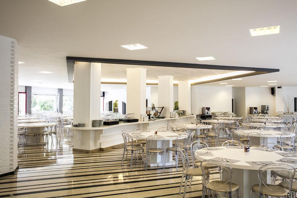 The Church Village Hotel Rom