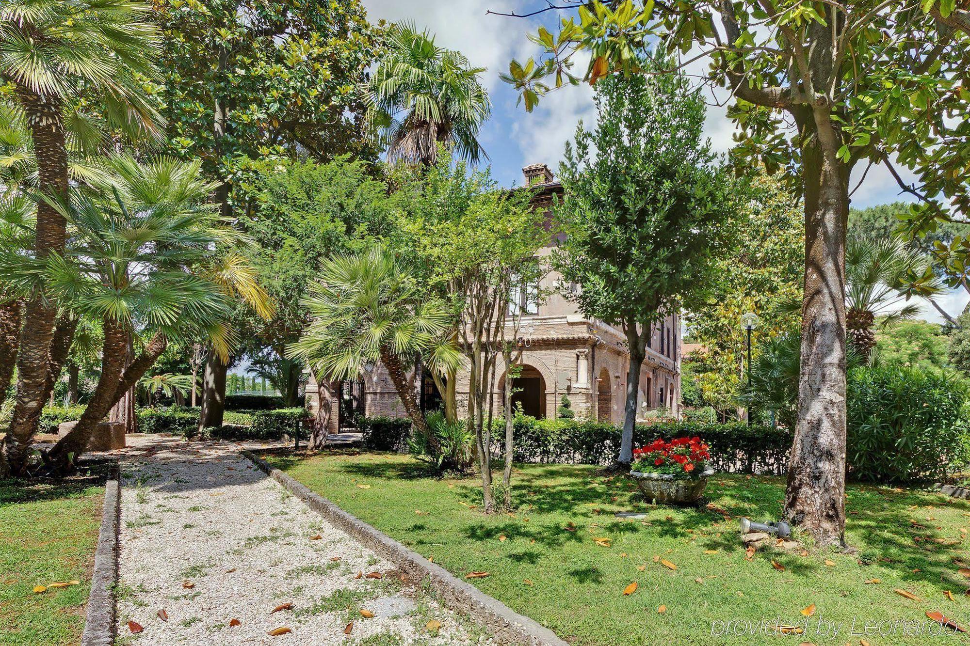 The Church Village Hotel Rom