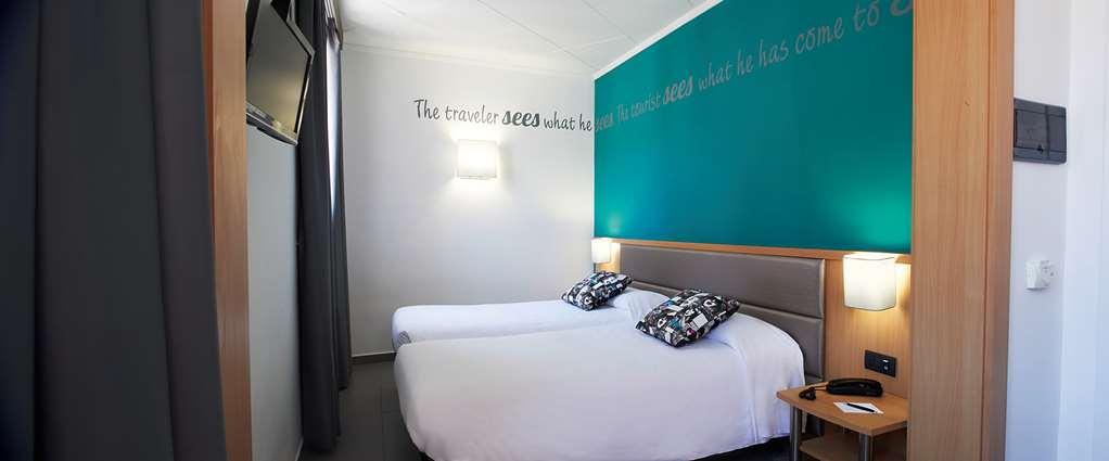 Hotell The Church Village 3*